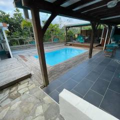 Villa accueillante avec piscine à Rivière-Salée