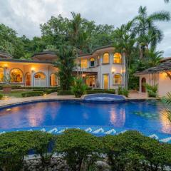 Harmon Estate 6 bdrs private pool in Los Suenos
