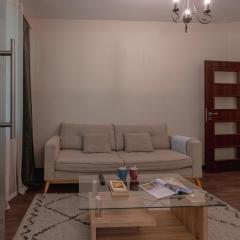 Design 1BDR Apartment in Top Center