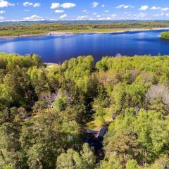 Beautiful and private with heated pool & hot tub