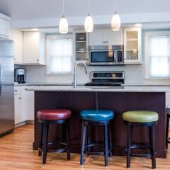 Beautiful & Romantic 1BR Cottage w/Beach Locker