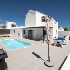 Marisa, central 3 bed villa with AC & WIFI