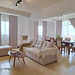 Microcentro - 4 Personas - 2 dormitorios - Cochera