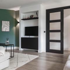 Cozy Two Bedroom Apartment near Cafes and Trams