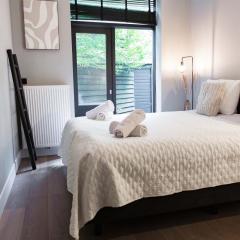 Cozy Two Bedroom Apartment near Cafes and Trams