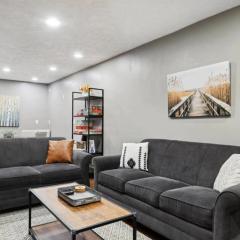 Sawyer Farmhouse -Spacious Retreat with 5 Bedrooms