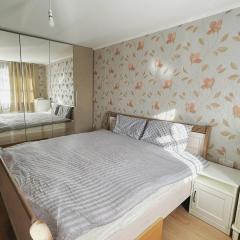 Salford Detached House with Ensuite King Room