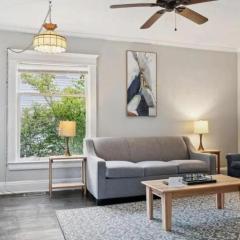 Blue & Gold Retreat sleeps 14 Minutes from ND