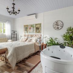 Cabana Coração: Romantismo, Banheira e Natureza