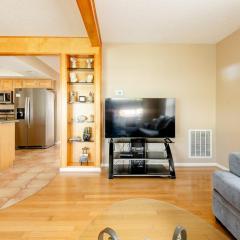 Welcome to Your Serene Waterfront Getaway!