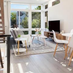 Modern Townhome with Lakeview