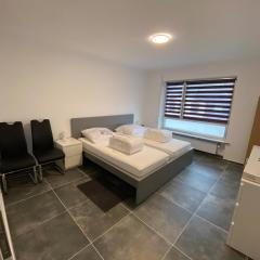 Moderne 2 Zimmer Wohnung Küche und Bad im Zentrum