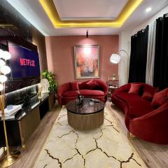 The Crimson Lounge - 3BR Apt Balcony with Basement Parking