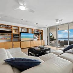 Stylish 3BR with Bay Views Beach Access