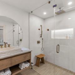 Wilmington Luxury Spa Retreat- Prime Location