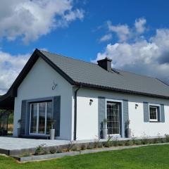 Dom Radomieszka z widokiem na Rudawy i Śnieżkę