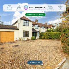 Meadow House with Driveway Parking, Spacious Garden, Fast Wifi and Smart TVs by Yoko Property