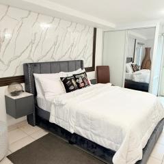 Green House - Modern Studio near Island Verde & Airport