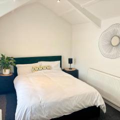 Treforest Apartment 2 Bedrooms - Next Station- Free Parking