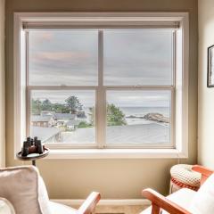 Stunning Oceanview Townhouse Walk to Seawall, Shops & Depoe Bay Dining