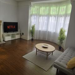 Coastal Comfort in Leigh Ideal for Work & Leisure