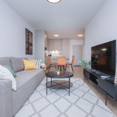 Modern Apartment near Lake & Free parking & Easy City Access