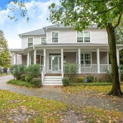 Sojourn Beautiful Family Home with Backyard in Ghent