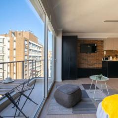 Chic Studio Retreat Steps from Costanera Center