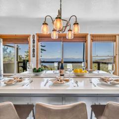 Wooded Hilltop Stay Shared Hot Tub + Lake Views