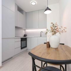 Apartment near Airport - Balcony & Free Parking