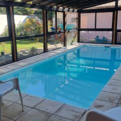 Complejo con piscina Cubierta