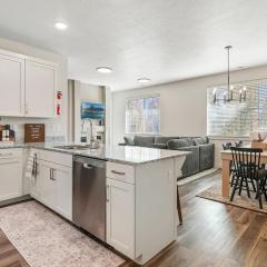 Cozy Swiss Condo -King Bed, Sleeps 6, Free Blanket