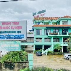 Khách sạn Dòng Sông Xanh