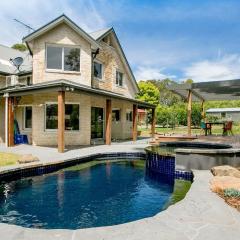 2 Marma Retreat - Peaceful Surrounds with Heated Pool & Spa