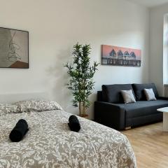 Long-Term Stylish Apartment with Free Parking