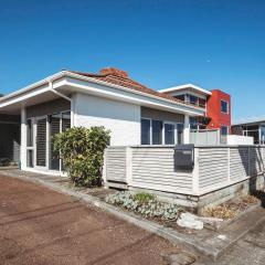 Holiday on Hamblyn - 2 BR home near Fitzroy Beach