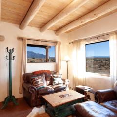 Casa de Alfarero - Hot Tub - EV Charger - Gas Grill - Mountain Views