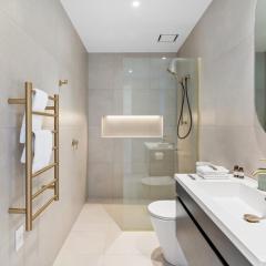 Point Chevalier Beach Studio with Ocean Views