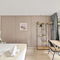 Bright and Cozy Queen Room - Serene Spot at Pymble - Shared Bathroom