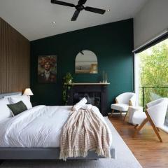 Stylish 2BR w Pool with Spa in central Daylesford