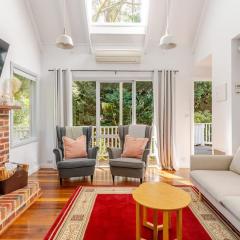 Cosy 2 Bedroom Cottage with spabath and fireplace