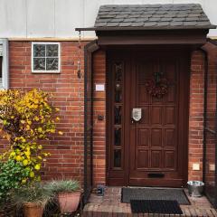 Einzelzimmer 2 mit gut ausgestatteter Gemeinschaftsküche