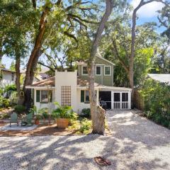 Sea Lyon Around - 1134 Park