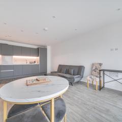 Peaceful and stylish apartment near Cambridge with parking