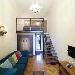 Old Tbilisi Mezzanine Charm - Comfort By Wehost
