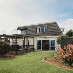 Blue Haven On Belt - seconds to coastal walkway