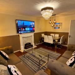 2 Bedroom Apartment - Sleeps 4 Free Parking Wifi