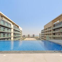 Vibrant Park View Apt with Pool, Gym, Saadiyat Island