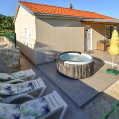 Awesome Home In Lisane Ostrovicke With Wifi