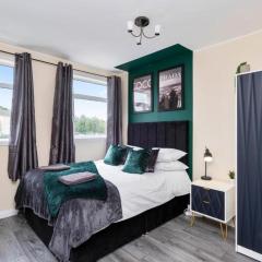 The Urban Nest - Vibrant 3 Bed Home with Garden